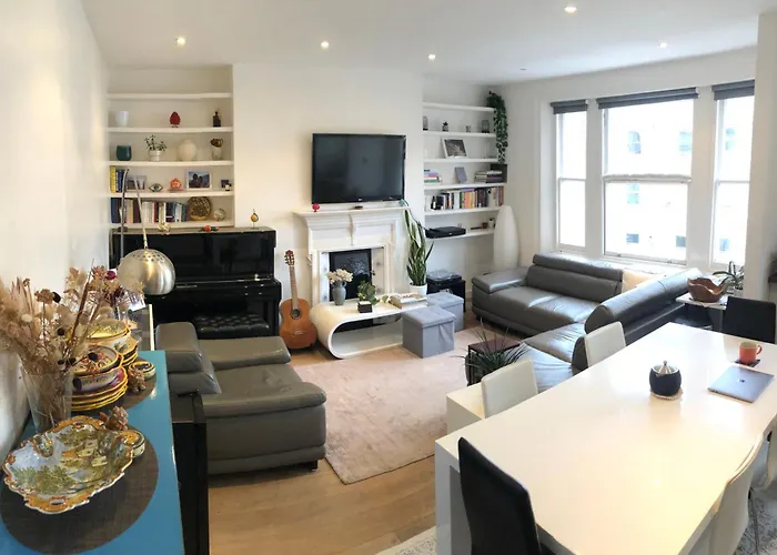 Metropolitan Tranquility: Chic Flat Regent\'S Park