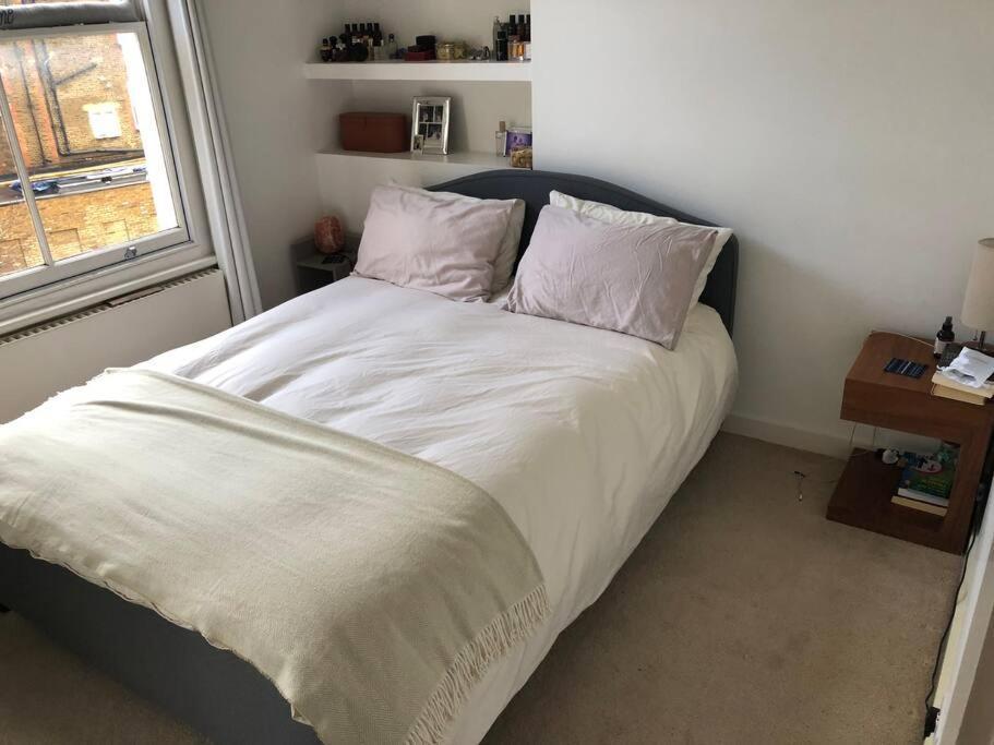 Metropolitan Tranquility: Chic Flat Regent's Park